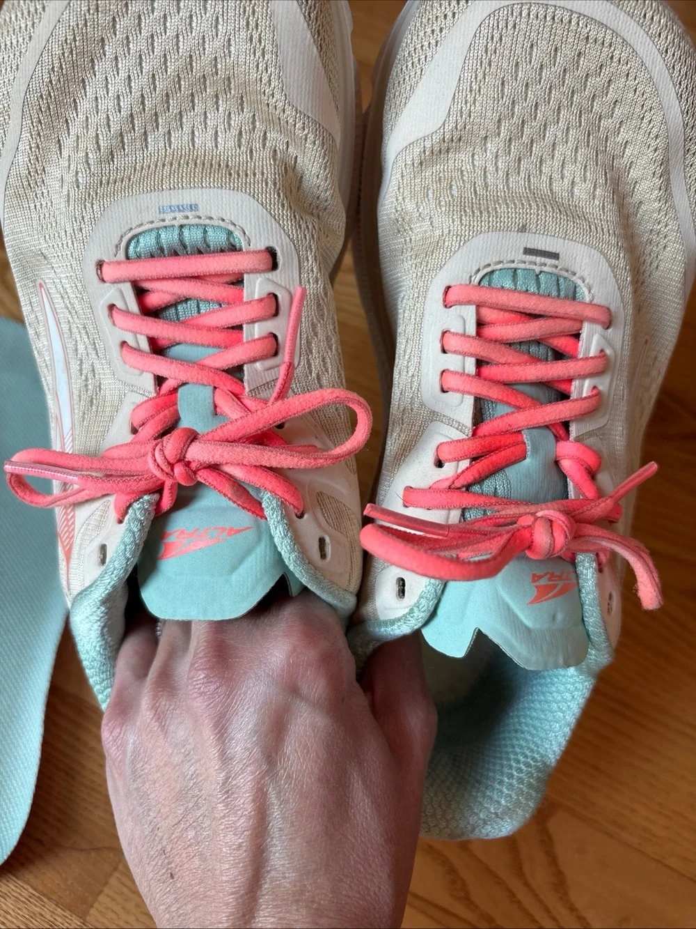 Altra Torin 5 Running Shoes Sneakers Womens 7.5 Sand Coral Mint White Athletic